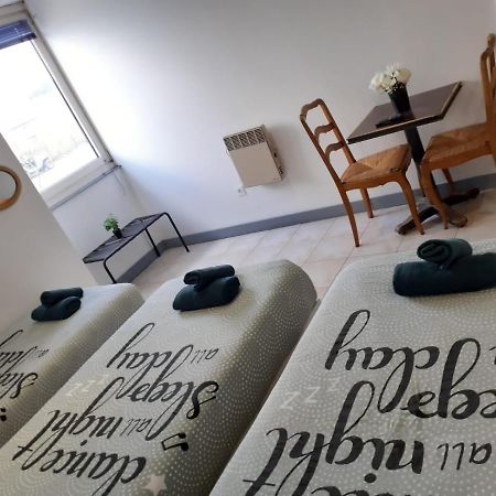 Paris Par Trains, Area, Studios Avec Salle De Bain Et Kitchenette Privees, Ou, Chambres Avec Salles Bain Et Cuisines Communes Persan Eksteriør billede
