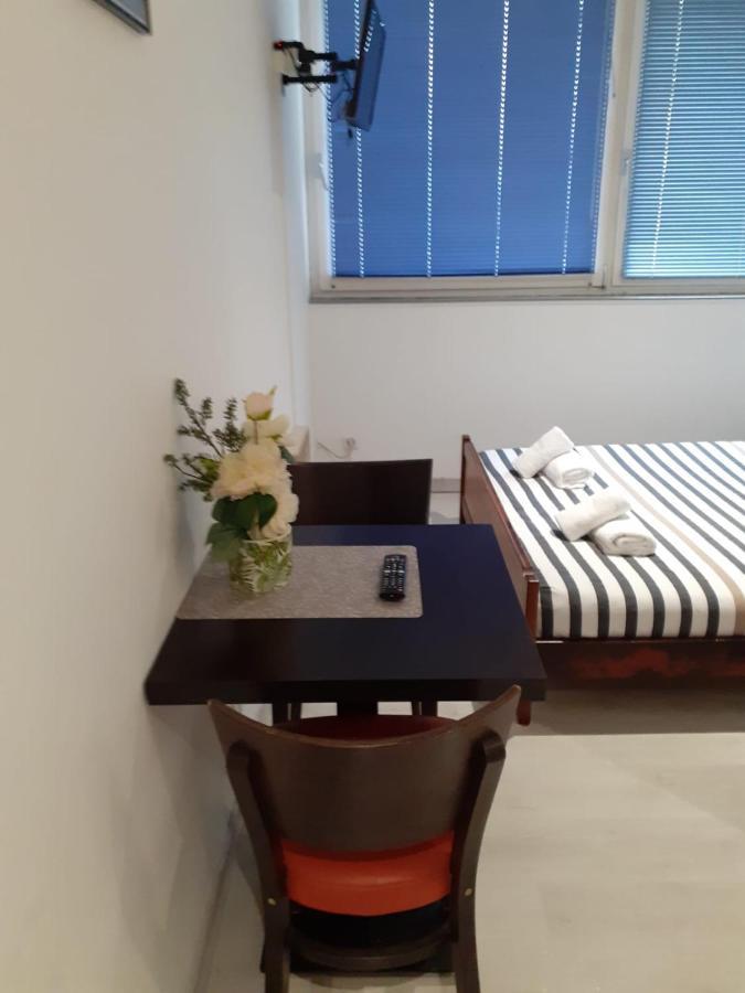 Paris Par Trains, Area, Studios Avec Salle De Bain Et Kitchenette Privees, Ou, Chambres Avec Salles Bain Et Cuisines Communes Persan Eksteriør billede