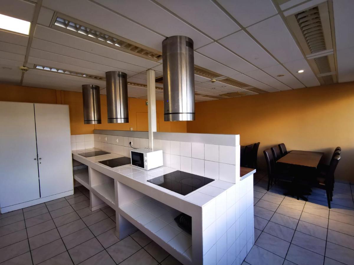 Paris Par Trains, Area, Studios Avec Salle De Bain Et Kitchenette Privees, Ou, Chambres Avec Salles Bain Et Cuisines Communes Persan Eksteriør billede