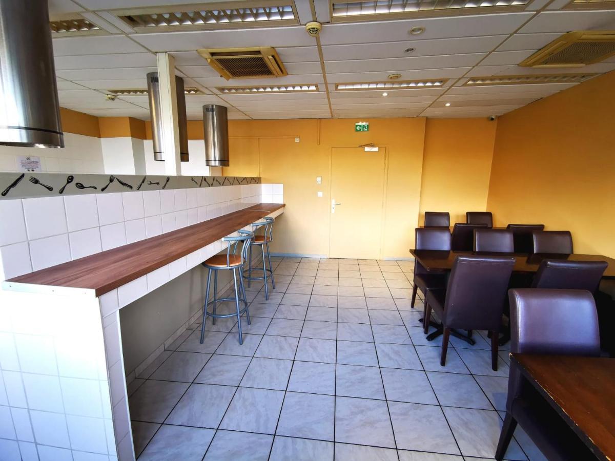 Paris Par Trains, Area, Studios Avec Salle De Bain Et Kitchenette Privees, Ou, Chambres Avec Salles Bain Et Cuisines Communes Persan Eksteriør billede