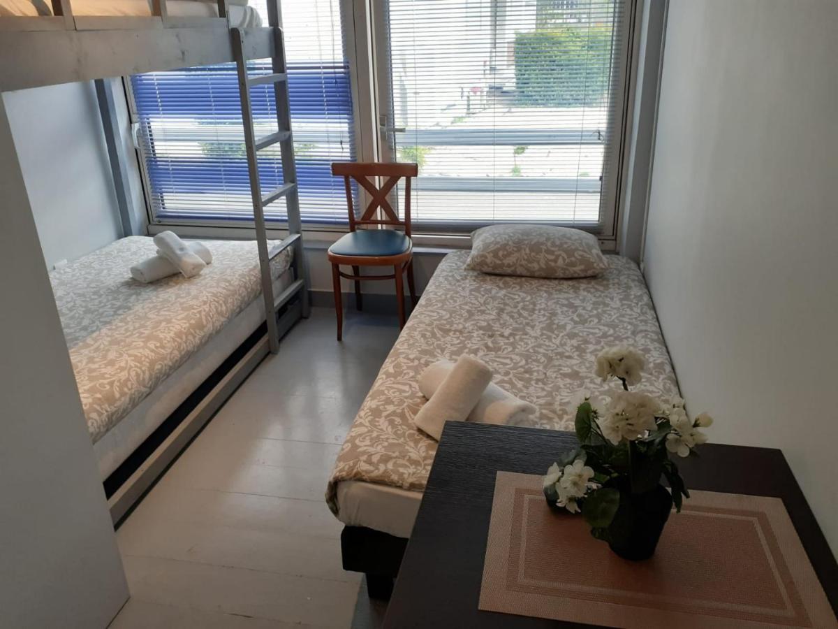 Paris Par Trains, Area, Studios Avec Salle De Bain Et Kitchenette Privees, Ou, Chambres Avec Salles Bain Et Cuisines Communes Persan Eksteriør billede