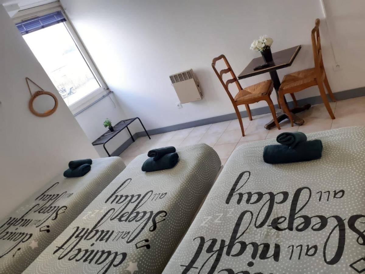 Paris Par Trains, Area, Studios Avec Salle De Bain Et Kitchenette Privees, Ou, Chambres Avec Salles Bain Et Cuisines Communes Persan Eksteriør billede