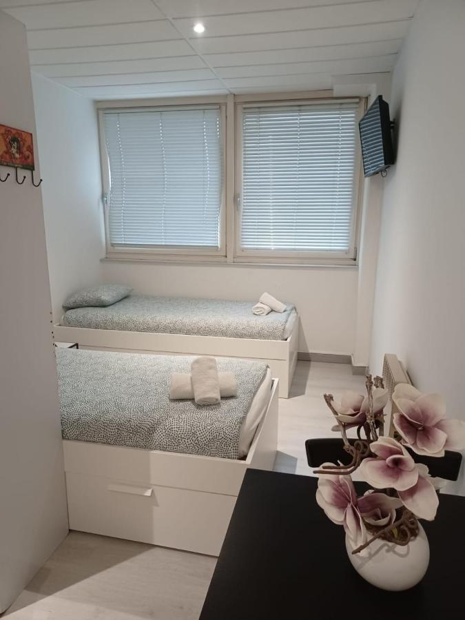 Paris Par Trains, Area, Studios Avec Salle De Bain Et Kitchenette Privees, Ou, Chambres Avec Salles Bain Et Cuisines Communes Persan Eksteriør billede