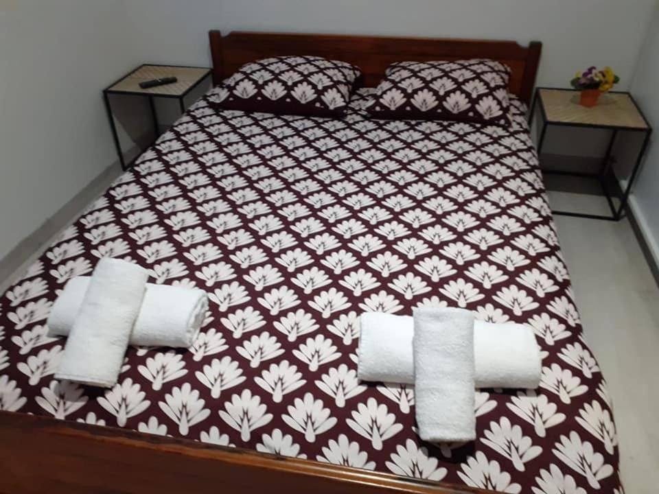Paris Par Trains, Area, Studios Avec Salle De Bain Et Kitchenette Privees, Ou, Chambres Avec Salles Bain Et Cuisines Communes Persan Eksteriør billede