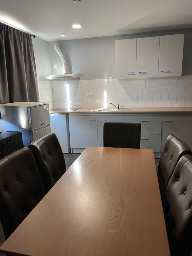 Paris Par Trains, Area, Studios Avec Salle De Bain Et Kitchenette Privees, Ou, Chambres Avec Salles Bain Et Cuisines Communes Persan Eksteriør billede
