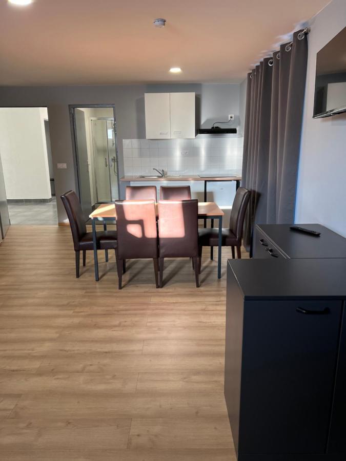 Paris Par Trains, Area, Studios Avec Salle De Bain Et Kitchenette Privees, Ou, Chambres Avec Salles Bain Et Cuisines Communes Persan Eksteriør billede