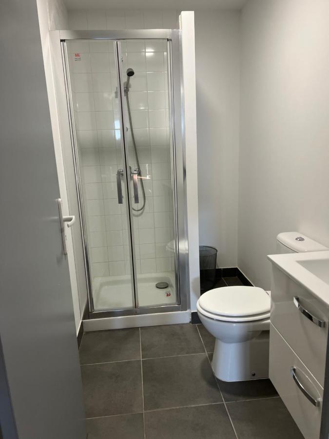 Paris Par Trains, Area, Studios Avec Salle De Bain Et Kitchenette Privees, Ou, Chambres Avec Salles Bain Et Cuisines Communes Persan Eksteriør billede